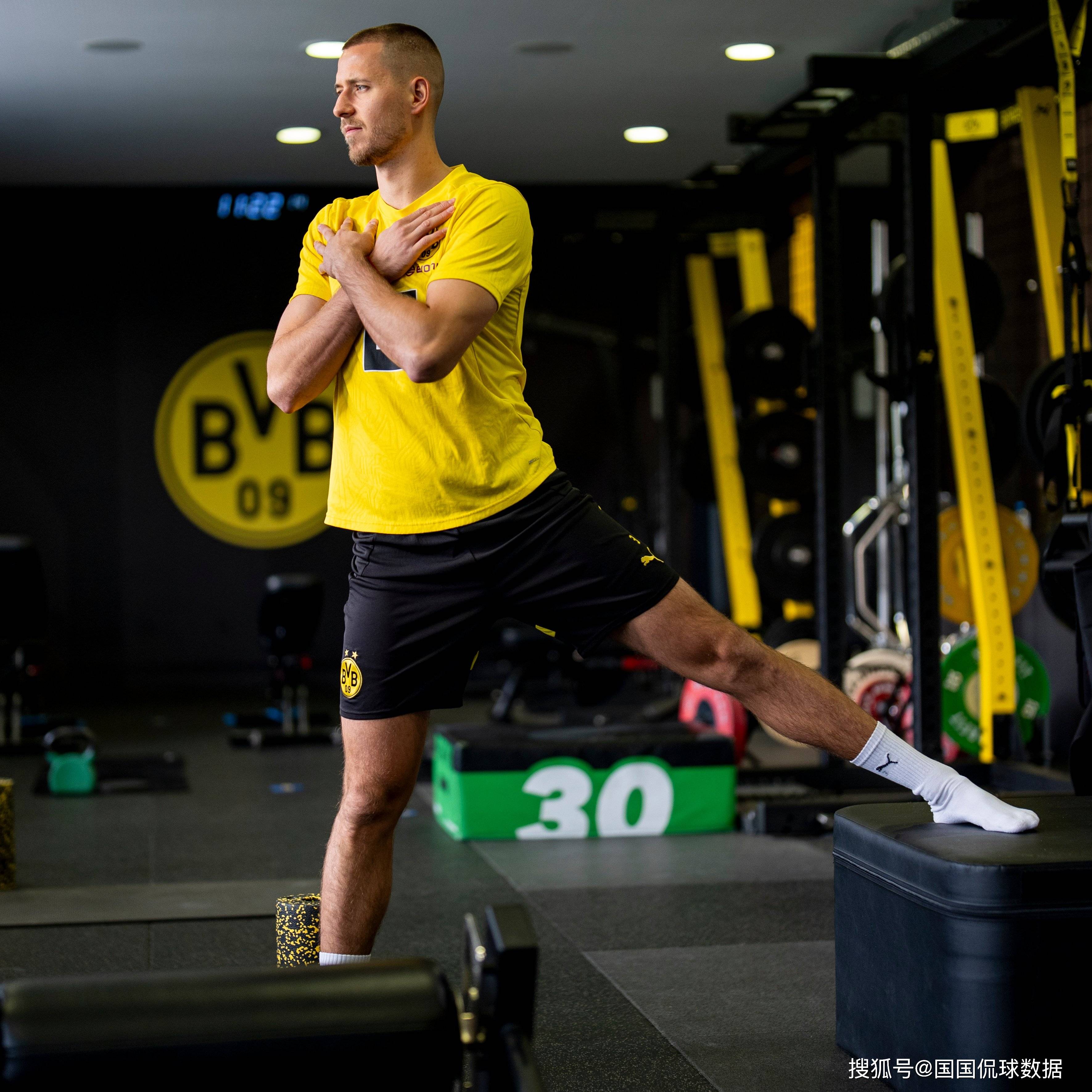 门德斯潇洒拉球戏耍亚马尔-开云